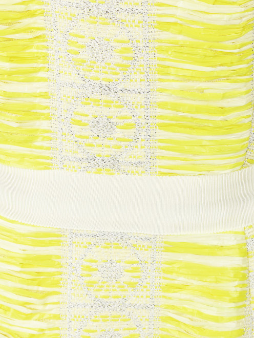Платье-футляр из фактурной ткани с узором - Деталь