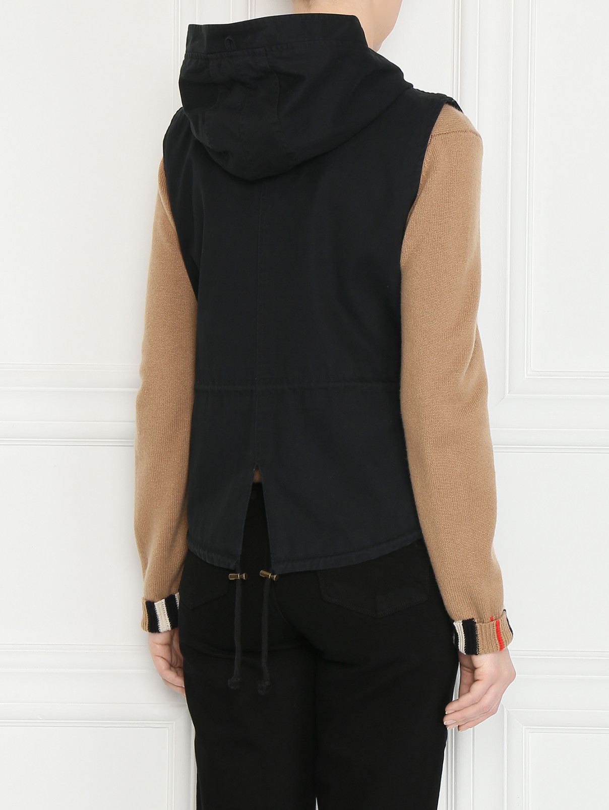 Жилет на молнии с капюшоном Alessandra Chamonix  –  МодельВерхНиз1  – Цвет:  Черный